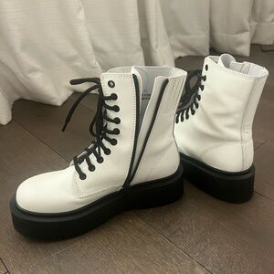 Jeffrey Campbell White Combat Boots w/Black platform sole, black laces size 7.5